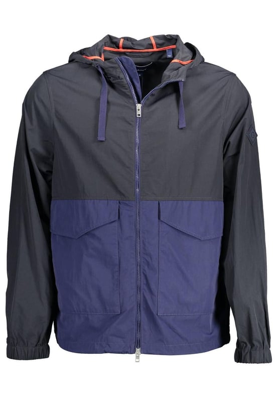 Chaqueta de Poliamida Azul  
Chaqueta deportiva de mangas largas  
Capucha para mayor protección  
1 bolsillo interno y 2 bolsillos externos  
Detalles en contraste para un look elegante  
Cierre de cremallera  
Detalles del logo  
Diseñada para hombres  
Material: 100% Poliamida