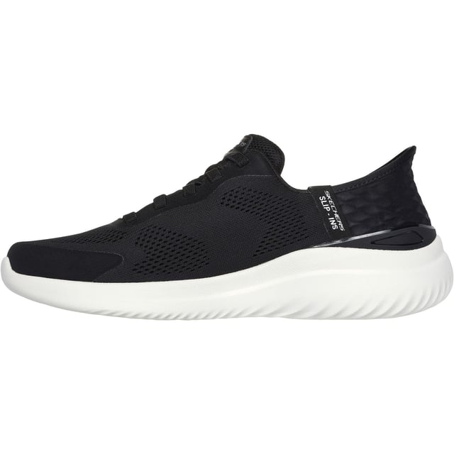 Blijf actief in flexibel en lichtgewicht comfort met de Skechers Bounder 2.0 Emerged. Deze sportieve stijl heeft een slip-on bovenwerk van mesh en synthetisch materiaal met een dempende Skechers Air-Cooled Memory Foam binnenzool.