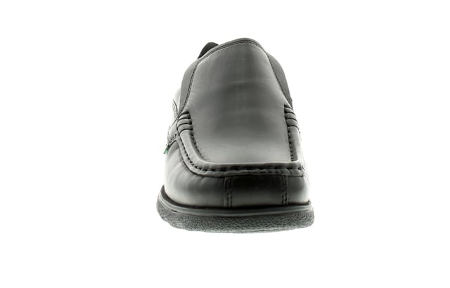 Los zapatos estilo Fragma Slip On de Kickers son inteligentes y prácticos con plantillas acolchadas para mayor comodidad y una suela de goma gruesa. La parte superior de cuero proporciona detalles de costuras ligeras y el logotipo de Kickers.