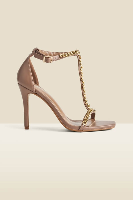 Outfit upgrade, incoming
Head-turning chain embellishment
Wear-with-everything tan leather
For Saturday night drinks or special occasions
Style with a statement dress or elevate jeans and a nice top