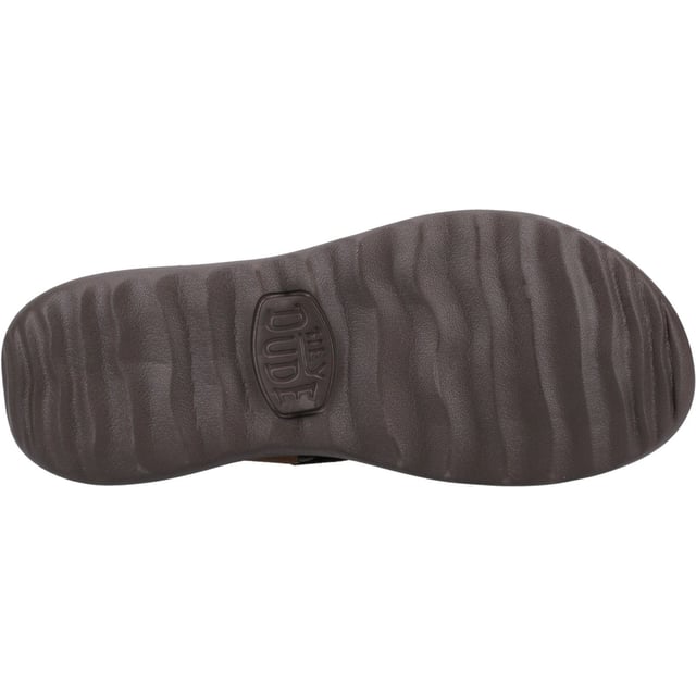 Trend on, trendsetter, in the sandal style of the moment. Carson Sandal's three stretchy and adjustable footsteps create an instant custom fit, with foam throughout for all-foot comfort.