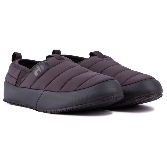 Ontworpen om de stabiliteit van een schoen te bieden. het comfort van een pantoffel en de flexibiliteit om van binnen naar buiten te stappen. maakt deze Cabin Loafer van Helly Hansen tot een favoriet loungewear-item. Deze duurzame pantoffels zijn waterafstotend. hebben een rubberen zool met maximale grip. voorzien van warm. gezellige PrimaLoft® Eco-isolatie en het bovenwerk bestaat uit meer dan 80% gerecyclede materialen. Of je nu bij de open haard zit of met de hond een blokje om loopt. dit zijn de schoenen die je nodig hebt voor een goede winter.