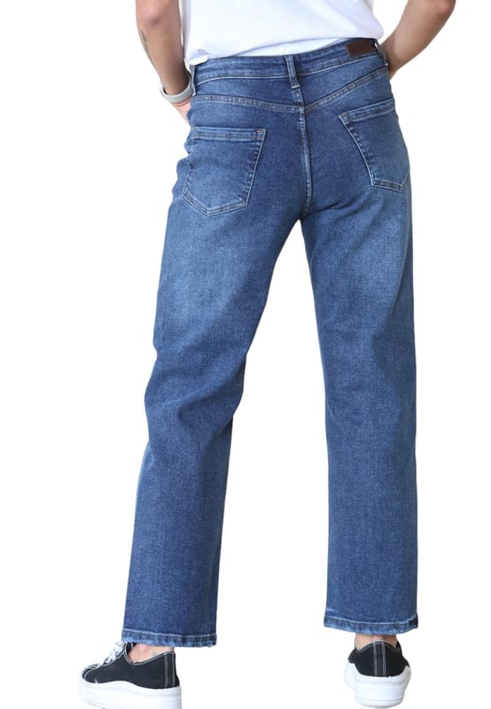 MYT Ladies Straight leg jeans are a staple that all women should have in their wardrobe. - -. Designed with good stretch denim for added flexibility and ease of movement . - -. The high, cinched in waist of these Autograph jeans works to pull you in around the middle, and the wider straight leg with slightly curved side seams suits most body types and gives a flattering silhouette. - -.  Made from a responsibly sourced cotton mix and featuring an on-trend rip in the knee, these high waisted jeans are comfort and style in one.. - - .   Size 10 is 28 inches waist. - - . . . - - .   Size 12 is 30 inches waist. - - . . . - - .   Size 14 is 32 inches waist. - - . . . - - .   Size 16 is 34 inches waist. - - . . . - - .   Size 18 is 36 inches waist. - - . . . - - .   Size 20 is 38 inches waist. - - . . - - . Size 22 is 40 inches waist. - - . . . - - . Size 24 is 42 inches waist. - - . . . - - .