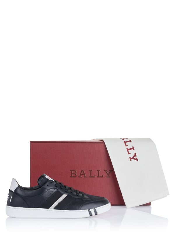 100% piel de becerro; zapatos Bally; Modelo: 59772723818 F000; Mano de obra de alta calidad; Piel suave; Cordones clásicos; Suela de goma antideslizante; gorra redonda; Detalles del logotipo de Bally.