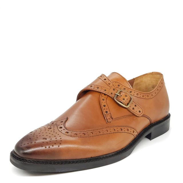 Classic and contemporary, the Barnet Monk Strap Brogue boasts a single monk strap design with side buckle detail. Complete with a decorative brogue finish in a smooth leather.