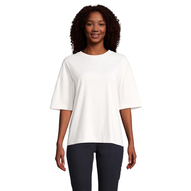 100% Organic Cotton. Fabric: Combed. Design: Plain. Neckline: Crew Neck, Ribbed Collar. Fit: Oversized. Sleeve-Type: Short-Sleeved. Side Seams, Taped Neck, Twin Needle Stitching, Unbranded Size Label. 180gsm. Sustainability: Amfori, BSCI, Fair Wear Approved, Oeko-Tex Standard 100 Certified, PETA-Approved Vegan, REACH.