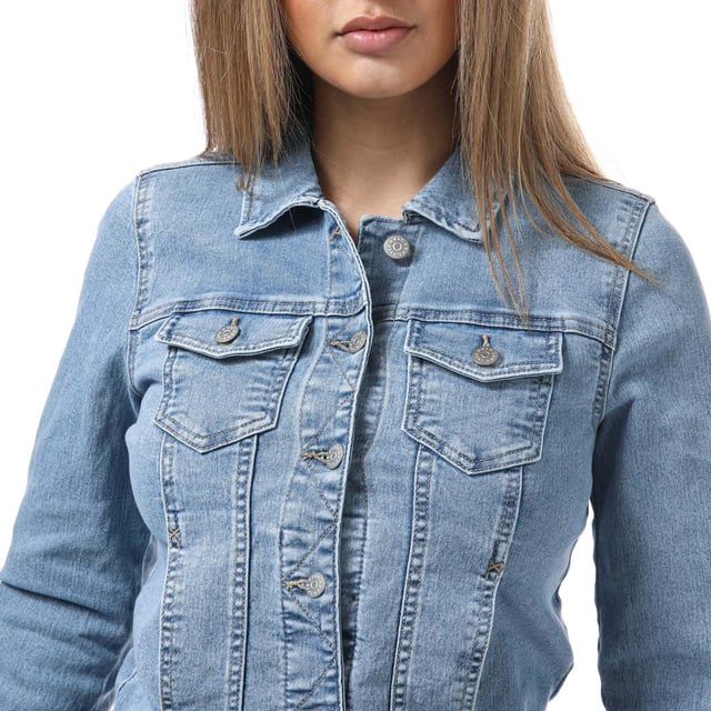 Womens Only Wonder Life Denim Jacket in light blue.- Classic point collar.- Full button placket with branded metal shanks.- Long sleeves with buttoned cuffs.- Side hand pockets.- Button-flap chest pockets.- Slight stretch to denim.- Fitted style.- Regular fit.- 79% Cotton  20% Polyester  1% Elastane. Machine washable. - Ref: 15243147A
