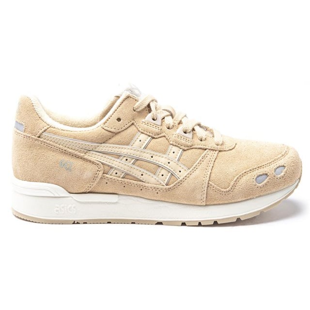 Met zowel stijl als inhoud stap je dit seizoen in de Women's Gel-lyte Trainers van Asics Tiger. Afgewerkt tot een superieure standaard, wordt het rijke suède bovenwerk aangevuld met een duurzame rubberen zool voor uw comfort.