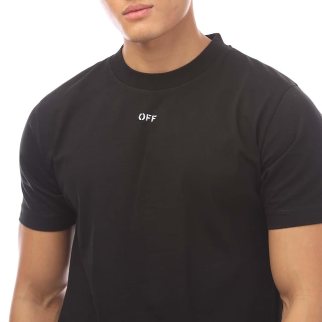 Heren Off White Logo Print T-shirt in zwart.- Geribbelde ronde hals.- Korte mouwen.- Lage schouders.- Logo print op de borst.- 100% katoen.- Ref: OMAA027C991001