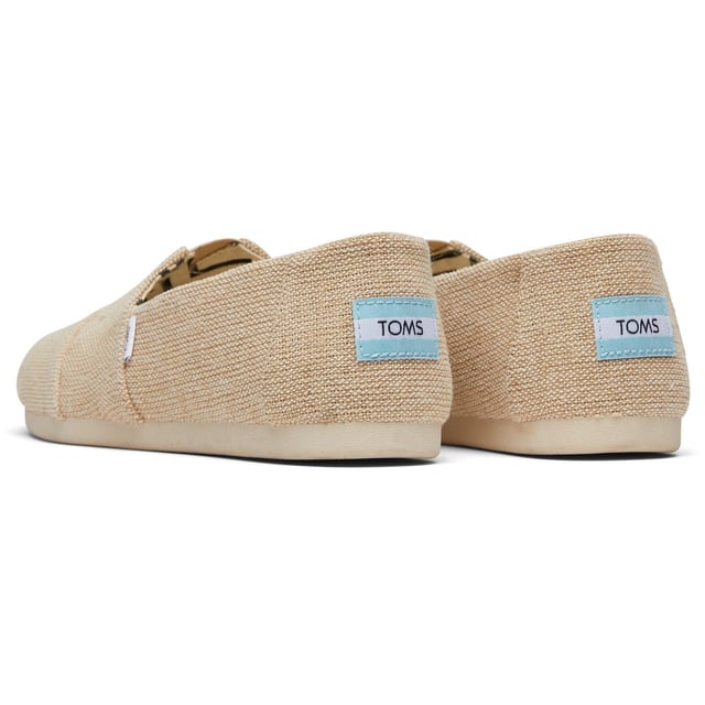 Known for its comfort, iconic for its style, and now, lighter on the planet. This new era of Alpargata shoes brings fresh updates to classic TOMS features, like newly designed custom insoles made with 50% Eco content.