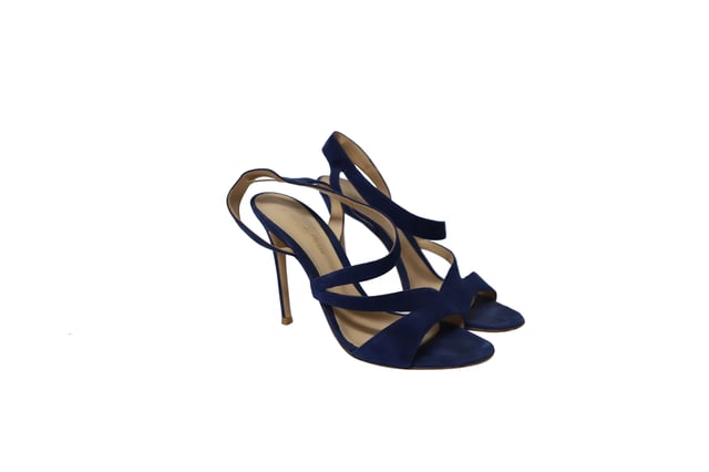 VINTAGE, RRP AS NEW
In a classic shade of royal blue, these sandals from Gianvito Rossi are designed to make you look ultra-stylish! Crafted from suede into an open-toe silhouette, these sandals exhibit crisscross vamp straps and ankle straps with a slip on style. They have been endowed with comfortable leather-lined insoles and elevated on 11 cm stiletto heels.

Gianvito Rossi Strappy Heels in Royal Blue Suede
Condition: very good
Sign of wear: moderate wear on soles and some marks on the insoles
Material: Suede
Size: 39.5
SKU: 129255