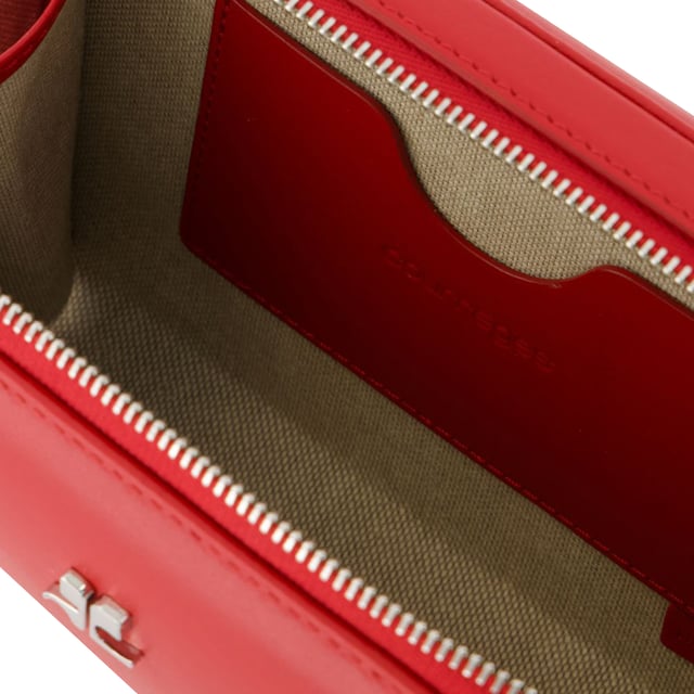 LEATHER- 80% polyurethane 20% polyester. Closure: Zipper closure. Interior fittings: back pocket.