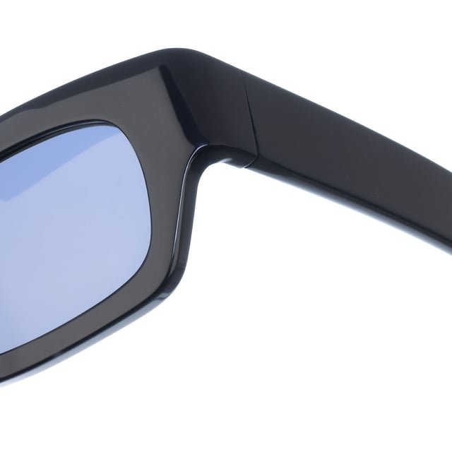Sunglasses with acetate frame.
 Rectangular shape.
 Elegant and sophisticated design.
 Acetate temples.
 100% UV Protection.
 Anti-reflective lenses.
 Includes: All our products are sent inside their original box.
 Measures: Lens height: 40 mm. Lens width: 50mm. Bridge: 20mm. Temples: 140mm.
 Composition: Acetate
 Care:
Clean the glasses with soap and water.
 - Do not use dirty or abrasive cloths, which may alter the characteristics of the filters.
 - Use only original accessories and spare parts.