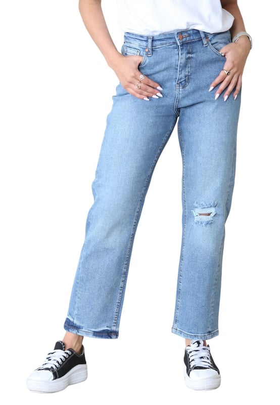 MYT Ladies Straight Leg Jeans sind ein Grundnahrungsmittel, das jede Frau in ihrem Kleiderschrank haben sollte. - -. Entworfen mit guten Stretch-Denim für zusätzliche Flexibilität und Leichtigkeit der Bewegung . - -. Die hohe, eingeschnürte Taille dieser Autograph-Jeans sorgt dafür, dass Sie sich um die Mitte herum zusammenziehen, und das breitere, gerade Bein mit leicht geschwungenen Seitennähten passt zu den meisten Körpertypen und verleiht eine schmeichelhafte Silhouette. - -.  Diese Jeans mit hoher Taille ist aus einer verantwortungsvollen Baumwollmischung gefertigt und mit einem trendigen Riss am Knie versehen - Komfort und Stil in einem. - - .   Größe 10 ist 28 Zoll Taille. - - . . . - - .   Größe 12 ist 30 Inch Taille. - - . . . - - .   Größe 14 ist 32 Zoll Taille. - - . . . - - .   Größe 16 ist 34 Zoll Taille. - - . . . - - .   Größe 18 ist 36 Zoll Taille. - - . . . - - .   Größe 20 ist 38 Zoll Taille. - - . . - - . Größe 22 ist 40 Zoll Taille. - - . . . - - . Größe 24 ist 42 Zoll Taille. - - . . . - - .