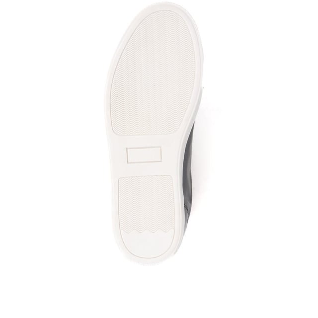 Flavia brings glossy finesse to the trainer game, pairing patent leather with everyday wearability. Elevate your stride; these are more than just trainers, they're a statement.