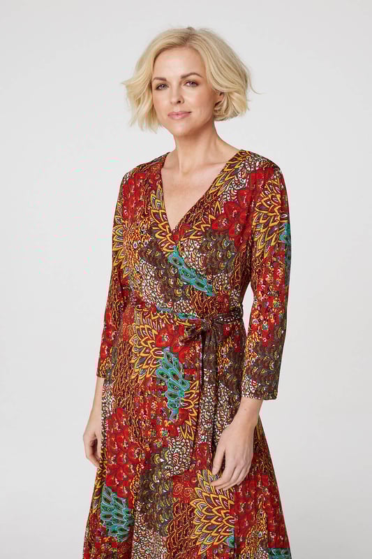 Every occasion collection needs an refreshing burst of colour like this peacock print wrap front dress. With a deep V-neck, a faux wrap front, a self-tie removable belt, 3/4 slim fit sleeves, an A-line skirt and a non-iron jersey stretch fabric.