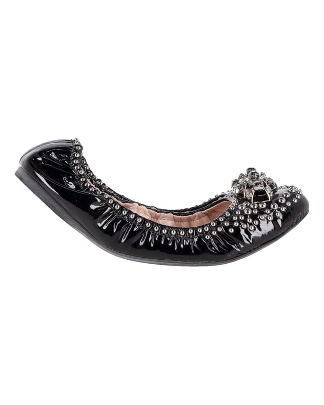 VINTAGE, RRP AS NEW
Fashion is the perfect blend of luxury and comfort and this pair of ballet flats from the house of Miu Miu exudes just that. These flats have been crafted from patent leather and they feature round toes with beautiful crystal embellishments on the cap and little stud details around the pair. These adorable flats are ideal for shopping and casual outings.

With box.

Miu Miu Embellished Ballerinas in Black Patent Leather
Color: black
Material: patent leather
Condition: good
Size: EU41
Sign of wear: wear at soles
SKU: 358278 / NAPPUGBSH358278W