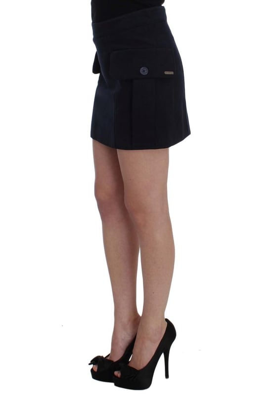 100% authentic GF Ferre mini skirt
  Made of 100% cotton
  Beautiful blue color
  Zip closure on the backside
  Logo details
  Made in Italy
  Stylish and fashionable choice for women
Material: 100% Cotton
