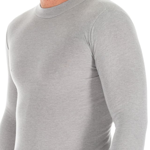 Küsse und Liebe T-Shirt außen
 Langärmeliges T-Shirt.
 Halbhoher Halsausschnitt, mit geripptem Abschluss.
 Verstellbar und bequem.
 Die Nähte sind in Ton gehalten.
 Zusammensetzung: 50% Baumwolle, 50% Polyester.
 Pflege:
Waschen bei max. 40º Temperatur.
 Kein Bleichmittel verwenden.
 Keinen Trockner verwenden.
 Bügeln bei maximaler Temperatur. 110º.
 Nicht chemisch reinigen.