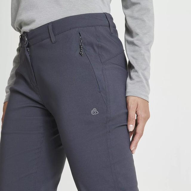 Voering: 100% polyester. Stof: Katoen, Elastane, Polyamide, Polyester. Ontwerp: Logo. Stoftechnologie: Anti-insectenbehandeling, Aqua Dry, Ademend, Duurzaam, EcoShield, PFC-vrij, Stretch, Zonwerend, Waterafstotend. Duurzaamheid: Gemaakt van gerecycled materiaal. Zonne-rating: UPF 40+.