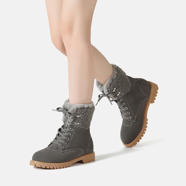 Gear up for cold weather in style! The Sittella Fashion Chunky Boots feature a soft wool interior with a leather exterior and rubber sponge sole. Boasting a wool ankle collar and lace-up design, these Marten-styled boots are perfect for everyday wear.
Description:
Suede Upper
Warm Sheepskin Wool Lining
Soft Sheepskin Wool Insole
Rubber Sole
Technologies:
Water & Stain Resistance Upper
Slip Resistance Outsole