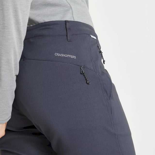 Voering: 100% polyester. Stof: Katoen, Elastane, Polyamide, Polyester. Ontwerp: Logo. Stoftechnologie: Anti-insectenbehandeling, Aqua Dry, Ademend, Duurzaam, EcoShield, PFC-vrij, Stretch, Zonwerend, Waterafstotend. Duurzaamheid: Gemaakt van gerecycled materiaal. Zonne-rating: UPF 40+.