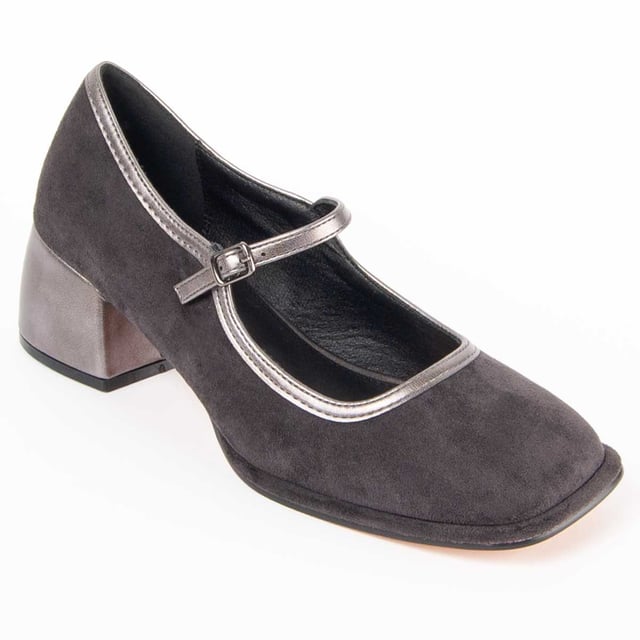 Schuhe mit hohen Absätzen für Frauen. Bequeme Passform. Gepolsterte Innensohle aus Naturleder. Hergestellt von anderen Marken für unsere Marke. Ungefähre Maße: 5 cm Absatz.