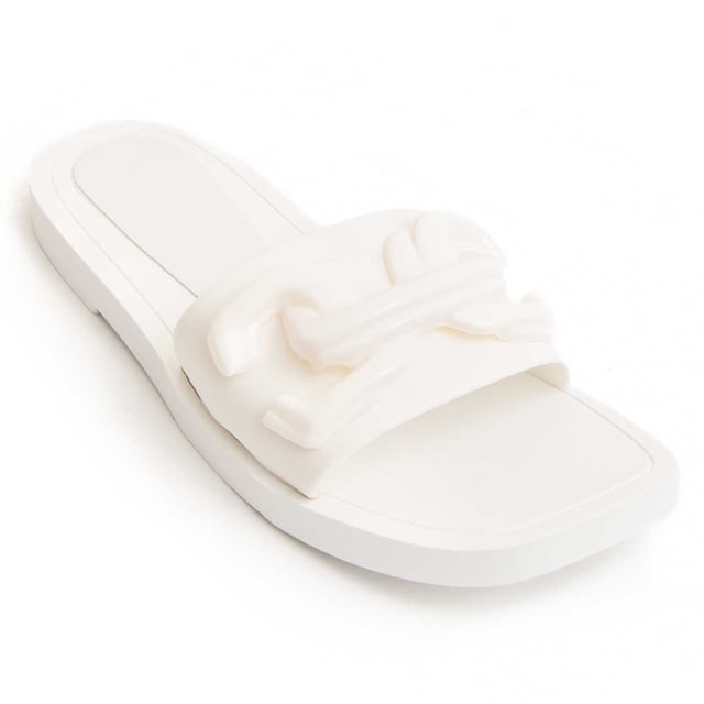 Casual sandaal voor dames. Comfortabele pasvorm. Gevoerde binnenzool. Antislip zool. Versterkte stiksels. Door andere merken voor ons merk gemaakt.