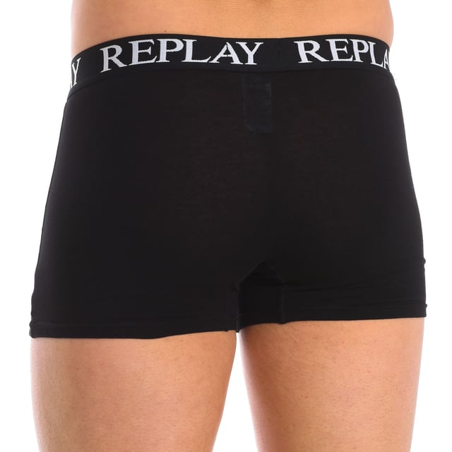 Stretchkatoenen boxer.
 Elastische rubberen tailleband, met de merknaam herhaaldelijk geborduurd.
 Comfortabele en ademende stof.
 Anatomische voorkant, met de mogelijkheid om vast te houden zonder te knellen.
 Naden in toon zichtbaar.
 Samenstelling: 95% Katoen, 5% Elastaan
 Onderhoud:
Wassen op maximaal 40º.
 Strijken op lage temperatuur.
 Geen bleekmiddel gebruiken.
 Geen droger gebruiken.
 Niet chemisch reinigen.