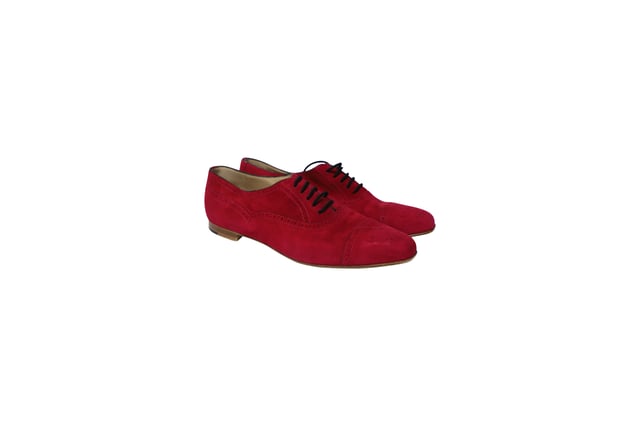 VINTAGE, RRP AS NEW
Manolo has been creating this classic lace-up for decades. A nod to Manolo's love of England, the Witney is named after the market town in Oxfordshire. Bright pink suede Oxfords featuring cap toe design with full broguing detail and waxed cotton laces. 

Upper: 100% calf suede.
Sole: 100% cow leather.
Lining: 100% goat skin.
Heel measures 25 mm.
UK sizing.
Made in Italy.

Manolo Blahnik Witney Brogues in Pink Suede
Condition: very good, comes with shoe box
Sign of wear: moderate wear on soles
Material: Suede
Size: 38
SKU: 125116