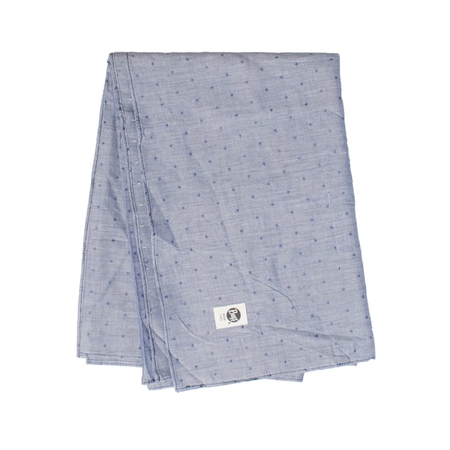 Buff Women's Foulard Type Scarf
 Made from soft, lightweight cotton, designed to bring comfort and style to any occasion. This versatile accessory is ideal for complementing your outfits with a natural and sophisticated touch.

 This accessory combines style and practicality, being perfect to complete your looks with a sophisticated touch.

 Main features:

 - Made of high quality cotton, soft to the touch and skin-friendly.
 - Foulard-type design, light and fluid, perfect to enhance any outfit.
 - Breathable and quick-drying fabric, ideal for year-round use.
 - One size.
 - Versatile and easy to match, suitable for both decorative use and light neck and shoulder protection.
 - Available in a wide range of colors and prints that highlight the quality and characteristic design of Buff.

 A practical and elegant scarf, ideal for those looking for a comfortable and stylish accessory for everyday use.
 Measures: 64 X 177 cm
 Composition: 100% Cotton
 Care:
- Machine wash max. at 40ºC.
 - Avoid the use of fabric softeners.
 - Do not use bleach.
 - Do not use a dryer.
 - Iron at low temperatures.