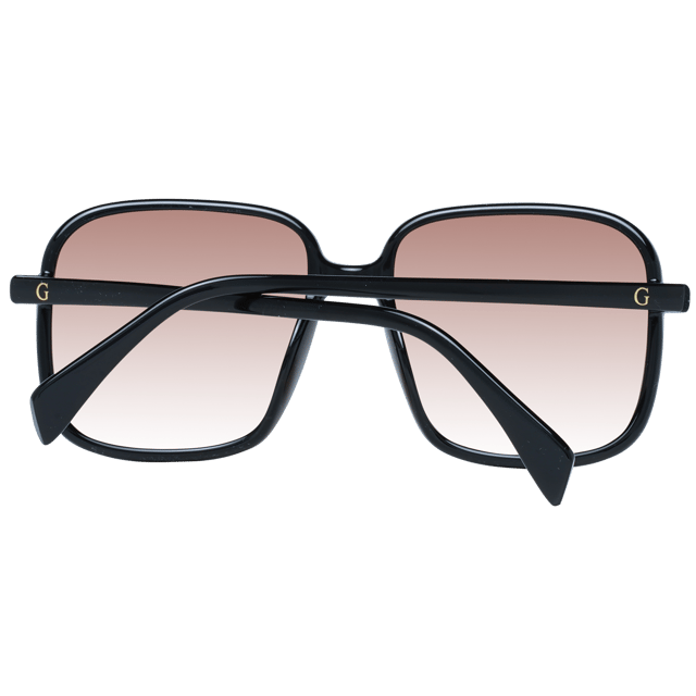 Las gafas de sol Guess GF6146 01F gradiente negro-marrón tienen una moderna montura cuadrada y destilan elegancia atemporal. La montura está hecha de acetato de alta calidad, conocido por su durabilidad y sensación de ligereza, lo que garantiza una comodidad duradera durante todo el día. Las patillas finas incorporan el logotipo de Guess para dar un toque de sofisticación.