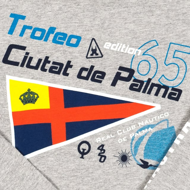 Camiseta de manga larga.
Color Gris
Cuello redondo con acabado acanalado.
Estampado de la marca en el frontal y en las mangas.
Costuras vistas a tono.

Composición:  100% Algodón

Lavar a mano.
- No usar lejía.
- No planchar.
- No usar secadora.
- No lavar en seco.