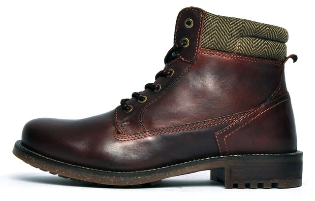 These Catesby England Longrood mens leather boots are crafted with precision and attention to detail, carefully constructed with a premium leather upper with supportive overlays, complete with intricate designer stitch detailing and contrast laces to provide you with a quality designer finish.
 These Longrood leather boots are high-quality, mid-cut men's urban styled boots with a padded textile ankle collar to increase comfort, and a durable rubber outsole to provide great traction.
 - Leather upper
 - Secure 6-hole lace fastening
 - Intricate designer stitch detailing
 - Padded heel and ankle collar
 - Durable rubber outsole
 - Catebsy England Branding