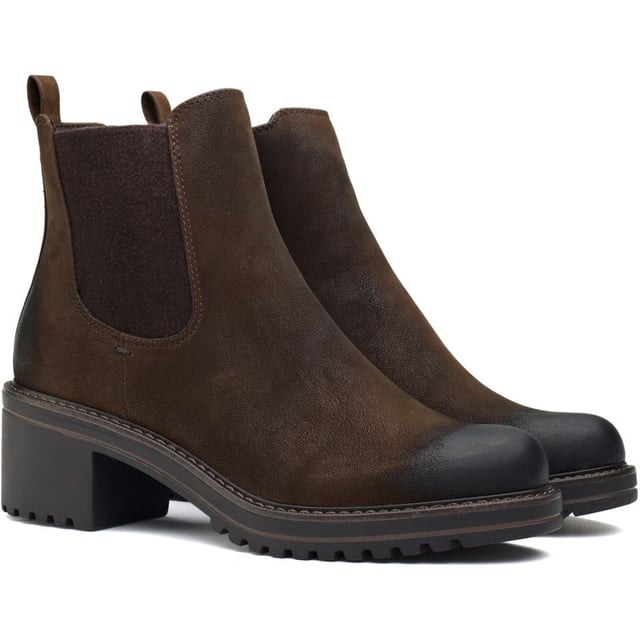 Botas de mujer de color marrón con cremallera interior de Marco Tozzi, fabricadas en sintético y suela de goma. Incluyen: cremallera interior, trabilla en el talón, altura del tacón 5 cm y 100% veganas.