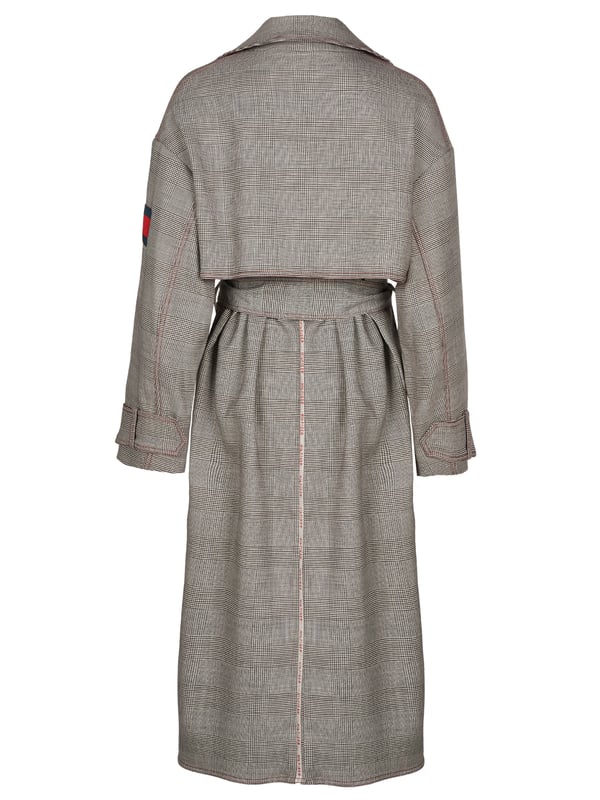 54% Polyester, 44% Schurwolle, 2% Elastan; Tommy Hilfiger Mantel; Modell: RW0RW01008908; Hochwertig verarbeitet; Oversized-Passform; Reverskragen; 2 Pattentaschen; Gürtel zum Binden; Zwei hohe seitliche Gehschlitze; Tommy Hilfiger Logo-Details
