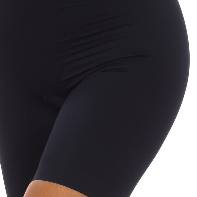Silhouette girdle Janira.
 High-rise silhouette girdle.
 Invisible, leaves no mark.
 Size reducer.
 Seams seen in tone.
 Breathable fabric.
 Composition: 65% Polyamide, 35% Elastane
 Care:
-Wash at a maximum temperature of 30º.
 -Do not use bleach.
 -Do not use an iron.
 -Do not use dryer.
 -Do not dry clean.