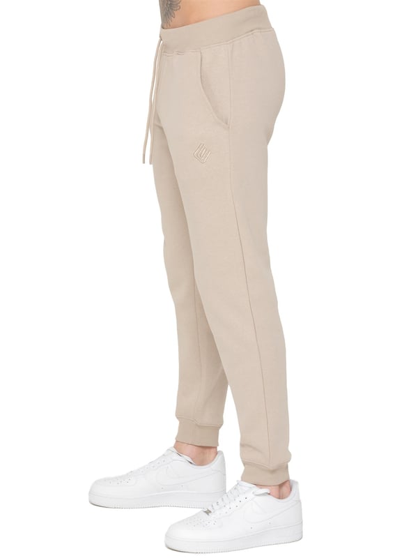 Upgrade your casual wardrobe with these Men's Slim Fit Joggers from Only. Designed for both comfort and style, they feature an elasticated waist with a drawstring for a customizable fit. The Enzo logo is elegantly embroidered on the leg, adding a touch of refinement. With a practical 2-pocket design and fleece lining, these joggers combine functionality with warmth, making them perfect for everyday wear.