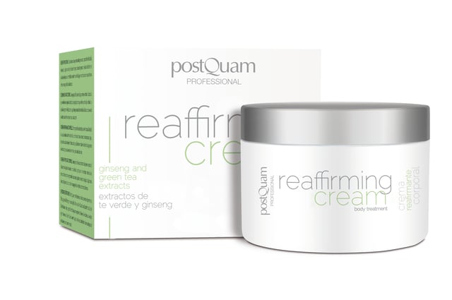 "Verstevigende crème voor het lichaam - Lichaamsbehandeling 200 ml
Ref. PQE01860

Beschrijving
Verstevigende crème
Vette crème die gemakkelijk indringt en die slapheid van de huid voorkomt en bestrijdt door haar turgescentie en elasticiteit te herstellen. De actieve ingrediënten voeden de huid, stimuleren de doorbloeding en regenereren het huidweefsel, waardoor het een opvallend anti-stretch mark effect heeft.

Actieve ingrediënten:
- Centella asiatica-extract: stimuleert de celgroei en de collageencelvorming. Zorgt voor verstevigende en anti-stretch mark effecten.
- Ginkgo biloba-extract: stimuleert de bloedsomloop en bestrijdt spataderen.
- Ginsengextract
- Groene thee-extract
- Extract van rode wijnstok
Inhoud
200 ml
Aanwijzingen voor gebruik
Breng de crème een of twee keer per dag aan op het te behandelen gebied en masseer totdat de crème volledig is opgenomen.
Tijdens een anti-cellulitisbehandeling verliest de huid vet en stevigheid. Daarom wordt geadviseerd om na een anti-cellulitisbehandeling met Cryogel of Thermale Gel een verstevigende behandeling met PostQuam" Verstevigende Crème uit te voeren.