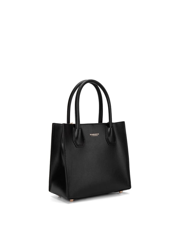 Damenhandtasche mit Reißverschluss. eine Innentasche mit Reißverschluss und zwei offene Innentaschen. fehlende Außentaschen. verstellbarer und abnehmbarer Schultergurt. Im PU-Griff. Drei Innenfächer.  Außenmaterial. Innen ungefüttert. Maße: 23x20,5x10,5 cm. Modeprodukt