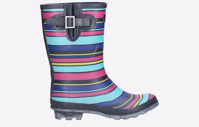 Women's mid height boot with extra-fit adjustment at the calf. Fully waterproof rubber upper with colourful printed pattern. Practical cleated sole with stylish chunky 25mm heel. An ideal women's festival welly, gardening boot or for walking the dog.
- Women's mid calf wellington
- A colourful pattern adorns the upper
- Fully waterproof construction
- Adjustable extra-fit calf strap with buckle closure
- Contrast textured rims and finishes
- Soft cotton and polyester blend lining
- Removable EVA foam foot bed
- Contoured and shaping heel area
- Rugged cleated rubber outsole with chunky 25mm heel
- Ideal pull on mid boot for gardening, dog walking or for use as a festival welly