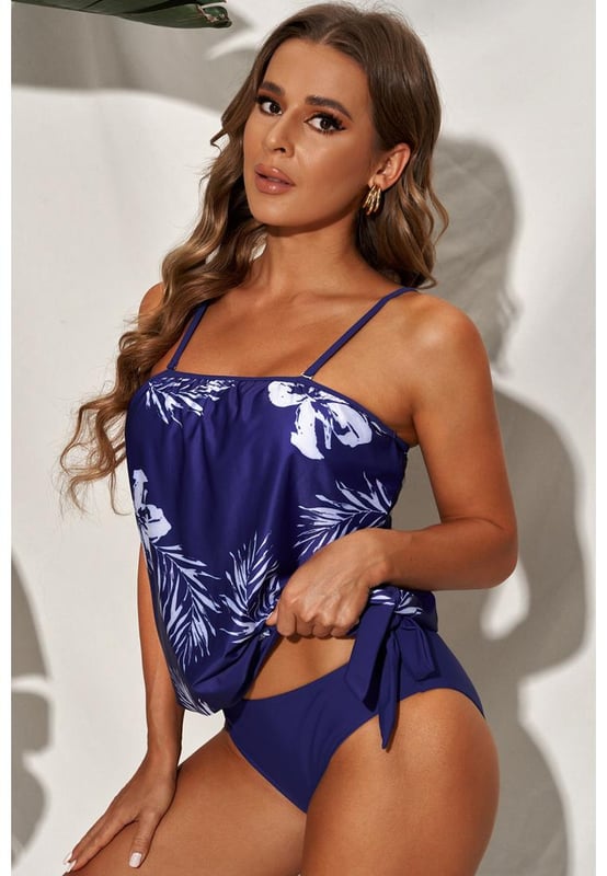 Conjunto de Tankini Sin Tirantes con Patrones Florales Estilosos y de Tendencia  
  Diseño sin tirantes que añade un toque moderno  
  Hermoso patrón floral para un look femenino y juguetón  
  Fabricado con materiales de calidad para mayor comodidad y durabilidad  
  Perfecto para relajarse junto a la piscina o disfrutar de un día en la playa  
  Adición a tu colección de trajes de baño que es a la vez fashionable y versátil  
