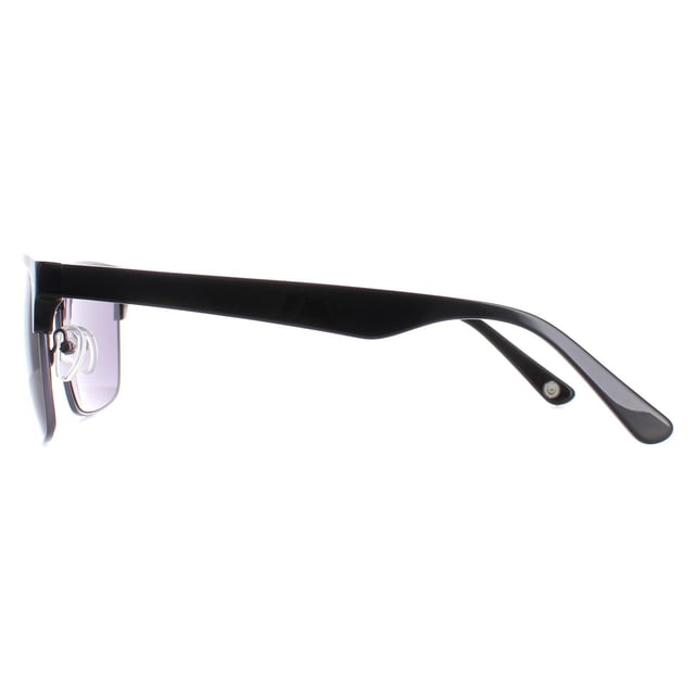 Die Duck and Cover DCS019 C1 Sonnenbrille in Schwarz und Grau hat ein elegantes, rahmenloses Design, das sich mühelos mit jedem Outfit kombinieren lässt. Das Gestell ist aus hochwertigem Metall gefertigt und garantiert Haltbarkeit und Langlebigkeit.