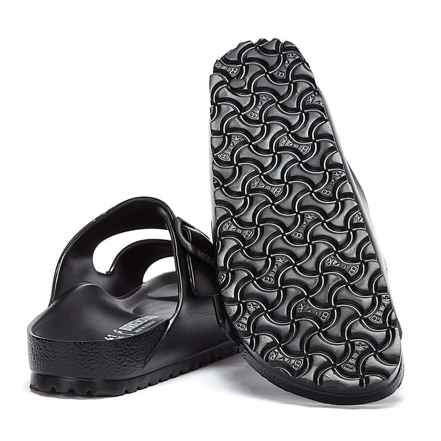 Las Birkenstock Arizona cuentan con dos correas ajustables para garantizar un ajuste cómodo y seguro. La plantilla contorneada 'anatomicamente correcta' y la barra para los dedos elevada apoyan la función de agarre de tus pies. Las sandalias Arizona de EVA tienen un ajuste más estrecho en comparación con otros estilos de Birkenstock.