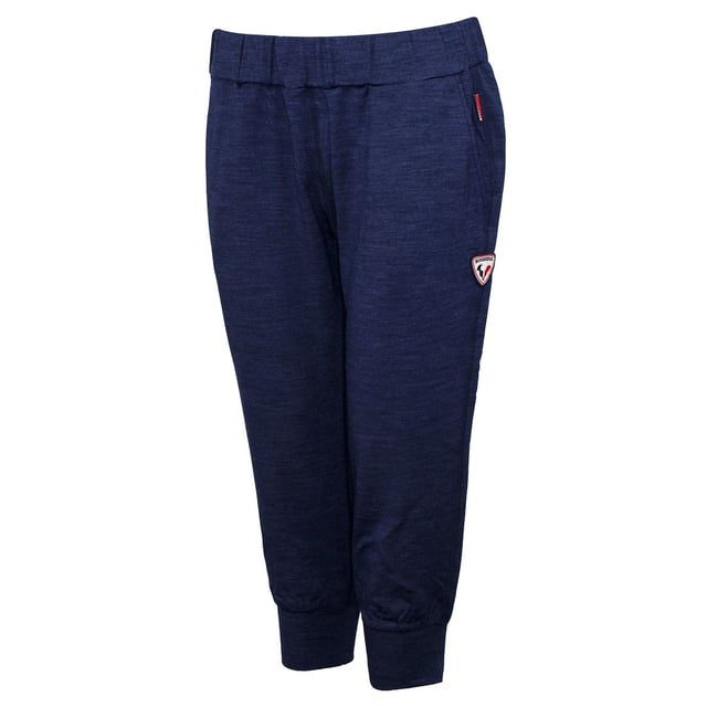 Los pantalones de pista cuentan con un color azul marino profundo, que exudan una sensación de sofisticación y versatilidad. El tono de la marina oscura sirve como un telón de fondo atemporal, lo que permite una fácil coordinación con una variedad de tops y accesorios. Ya sea que se dirige al gimnasio, trote o simplemente haga mandados, estos pantalones de pista lo mantendrán a la moda y se sentirán cómodo.

Construido con una cintura estirable, estos pantalones ofrecen un ajuste flexible y cómodo. La cintura elástica permite fácilmente, al tiempo que proporciona un ajuste seguro y ajustable para acomodar diferentes tipos de cuerpo. El diseño de 3/4 de longitud agrega un toque de modernidad, lo que hace que estos pantalones sean adecuados para varias estaciones y actividades.

El logotipo de Rossignol Yummy se muestra con buen gusto, que representa la dedicación de la marca al estilo y el rendimiento. Este logotipo simboliza el compromiso de Rossignol de crear ropa deportiva de alta calidad que satisfaga las demandas de las personas activas.

Diseñado con la funcionalidad en mente, estos pantalones de pista incorporan telas estacionadas que permite un movimiento sin restricciones. El material transpirable garantiza una comodidad óptima durante los entrenamientos o actividades físicas, mientras que la longitud de 3/4 proporciona un equilibrio entre la cobertura y la transpirabilidad.

Eleve su colección de ropa activa con los pantalones de vía 3/4 de la deliciosa cintura de Rossignol. Abrace la combinación de estilo y comodidad, haciendo una declaración de moda mientras disfruta de la libertad de movimiento durante sus actividades físicas o actividades cotidianas. Ya sea que esté involucrado en entrenamientos de alta intensidad o simplemente haciendo recados, estos pantalones de pista lo mantendrán luciendo y sentirse bien.