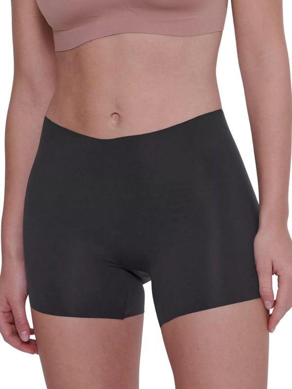 Sloggi ZERO Feel 2.0 Cyclist. Seamless and soft stretch fabric. Smooth shapewear with light compression and comfortable gusset. Product is made of 76% GRS-certified recycled Polyamide and 24% Elastane and is machine washable.
