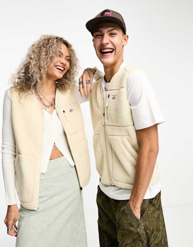 Tops by Dickies Add-to-bag material V-neck Zip fastening Logo patch to chest Functional pockets Regular fit Unisex styleSold By: Asos