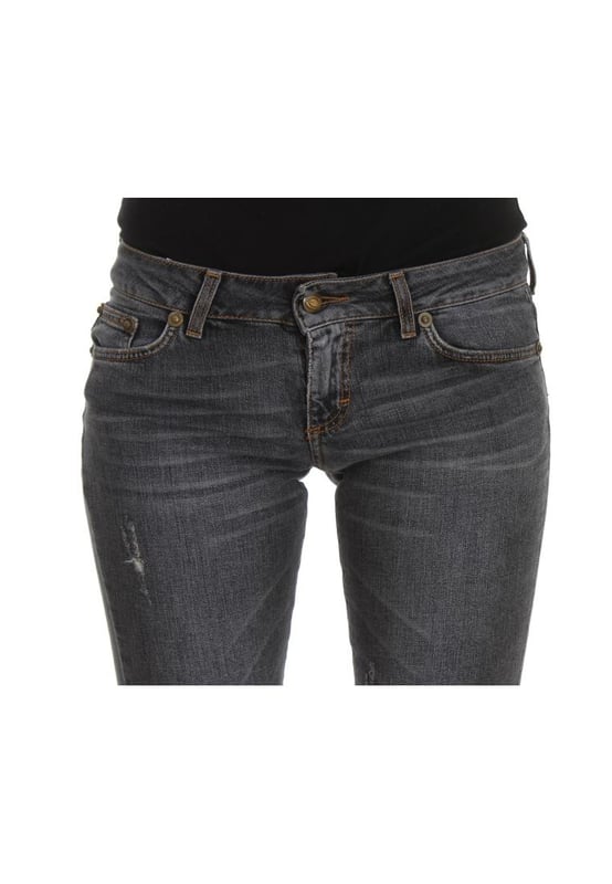 Hermoso, nuevo con etiquetas  
Ajuste slim  
Modelo: Green Diamond  
Color: Lavado azul  
Material: 98% algodón, 2% elastano  
Cierre: Cremallera y botón  
Detalles del logo