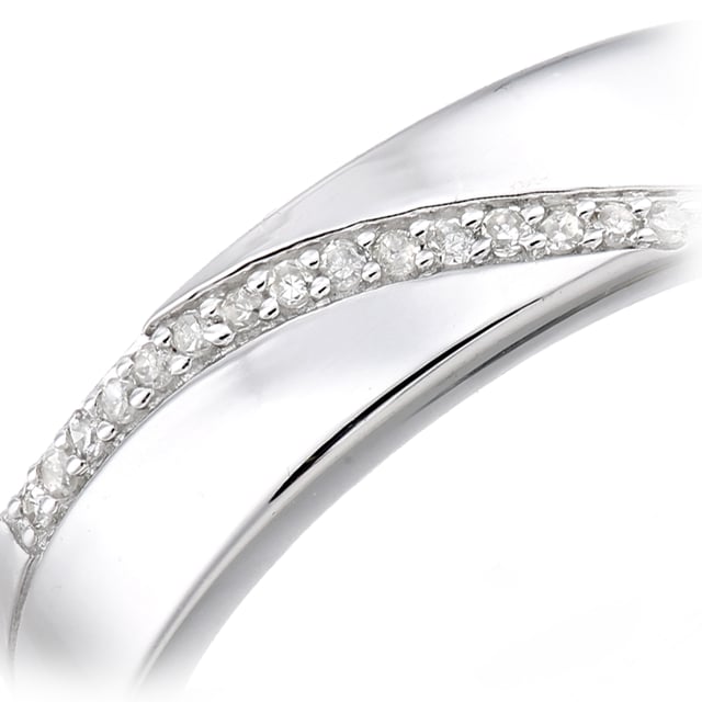 Oro amarillo de 9 quilates (375): 2,94 g; # Diamante: 0.05ct