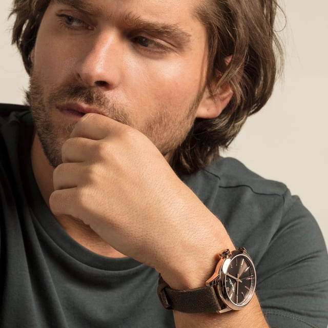 THOMAS SABO WA03142662054 Uhr Mann Quarz• Material: Edelstahl• Glas: Mineral• Armband: Leder• Farbe: Pink• Wasserbeständigkeit: 100 m (10 ATM)• Gehäusegröße: 46 mm